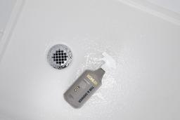 Tub & shower cleaner - image 5